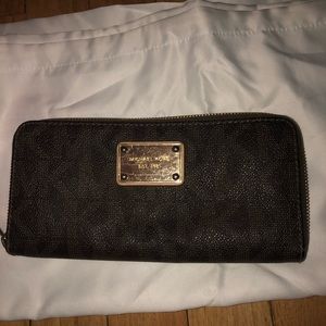 Michael kors wallet